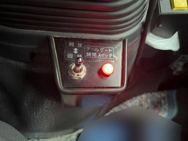 いすゞフォワードダンプ増トン（6t・8t）[写真34]