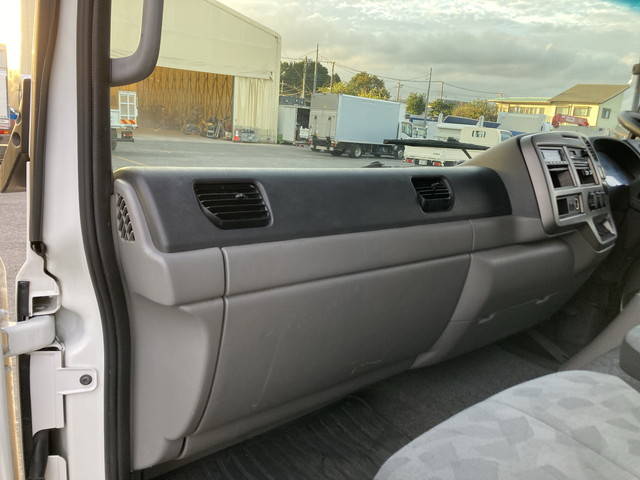 UDトラックスコンドルアルミブロック小型（2t・3t）[写真30]