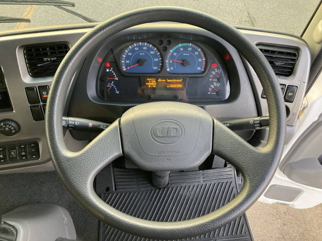 UDトラックスコンドルアルミブロック小型（2t・3t）[写真33]