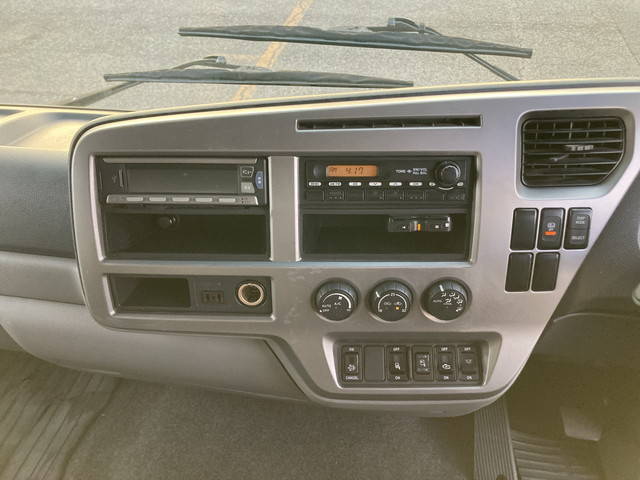 UDトラックスコンドルアルミブロック小型（2t・3t）[写真35]