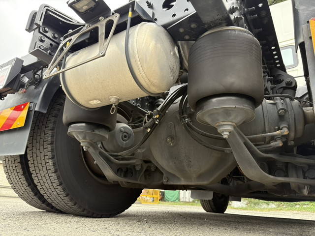 日野プロフィアトレーラーヘッド（トラクターヘッド）大型（10t）[写真16]