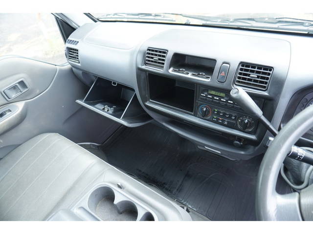 日産バネット平ボディ小型（2t・3t）[写真35]