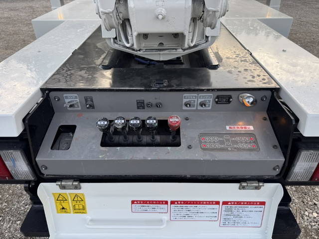 いすゞエルフ高所作業車小型（2t・3t）[写真08]