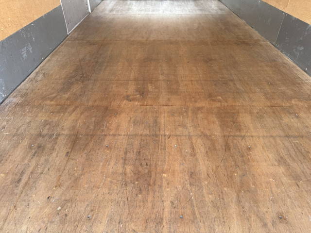 三菱ふそうキャンターアルミバン小型（2t・3t）[写真17]