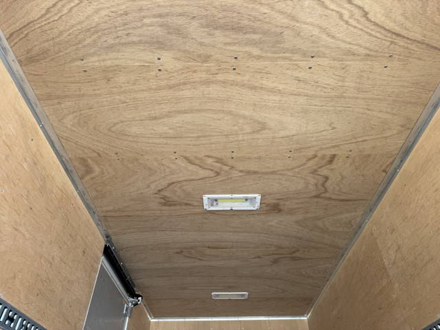 三菱ふそうキャンターアルミバン小型（2t・3t）[写真18]