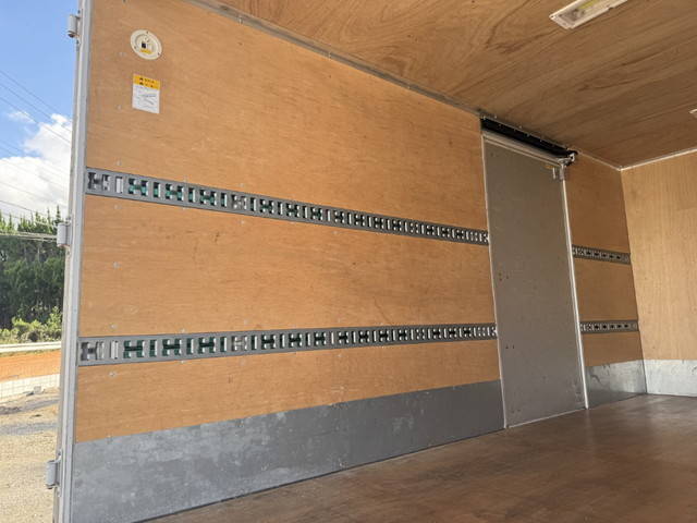 三菱ふそうキャンターアルミバン小型（2t・3t）[写真20]