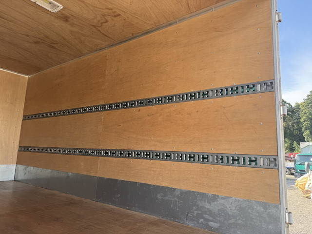 三菱ふそうキャンターアルミバン小型（2t・3t）[写真21]