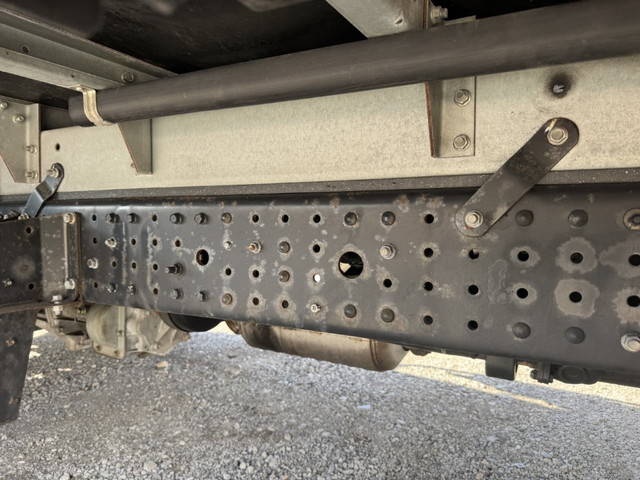 三菱ふそうキャンターアルミバン小型（2t・3t）[写真28]