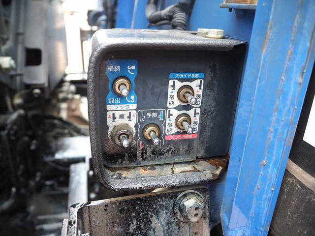 日野レンジャーセルフクレーン4段増トン（6t・8t）[写真12]