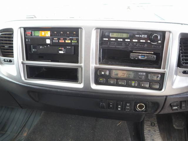 日野レンジャーセルフクレーン4段増トン（6t・8t）[写真37]