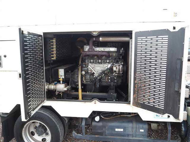 三菱ふそうキャンター高圧洗浄車小型（2t・3t）[写真11]