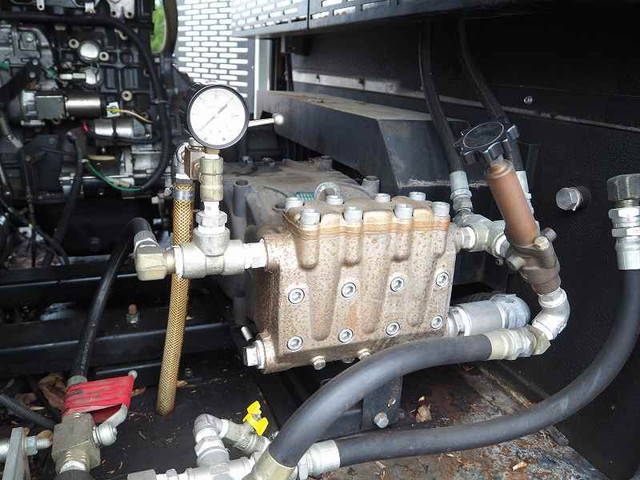 三菱ふそうキャンター高圧洗浄車小型（2t・3t）[写真27]