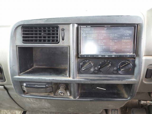 三菱ふそうファイタークレーン5段中型（4t）[写真38]