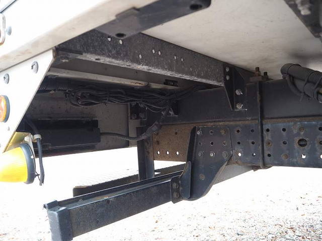 三菱ふそうキャンターアルミウイング小型（2t・3t）[写真23]