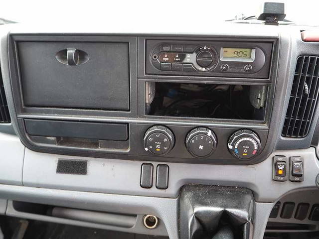 三菱ふそうキャンターアルミウイング小型（2t・3t）[写真37]