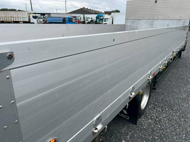 三菱ふそうファイターアルミブロック中型（4t）[写真14]