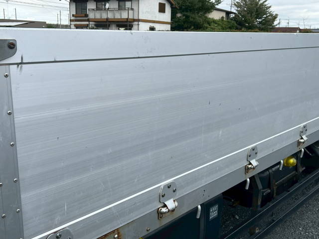 三菱ふそうファイターアルミブロック中型（4t）[写真16]