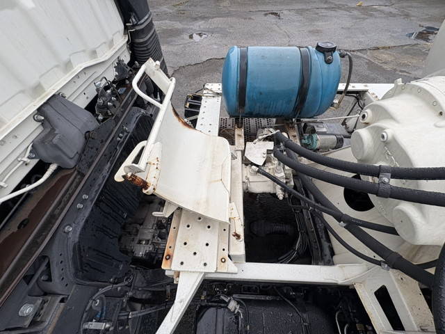 三菱ふそうスーパーグレートミキサー車（コンクリートミキサー）大型（10t）[写真10]