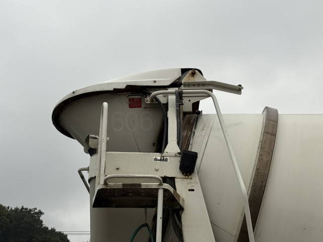 三菱ふそうスーパーグレートミキサー車（コンクリートミキサー）大型（10t）[写真11]