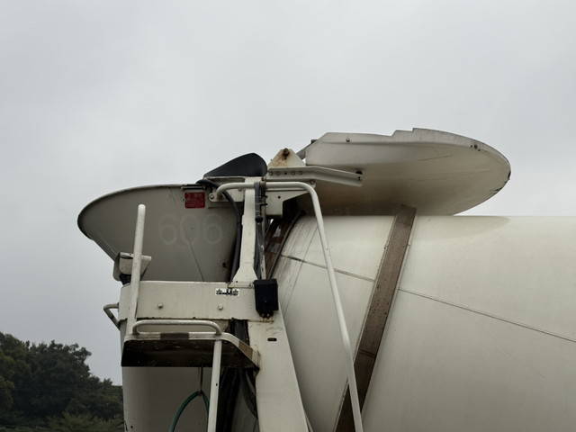 三菱ふそうスーパーグレートミキサー車（コンクリートミキサー）大型（10t）[写真12]