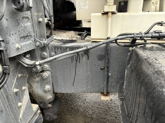 三菱ふそうスーパーグレートミキサー車（コンクリートミキサー）大型（10t）[写真18]