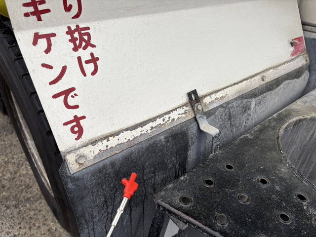 三菱ふそうスーパーグレートミキサー車（コンクリートミキサー）大型（10t）[写真37]