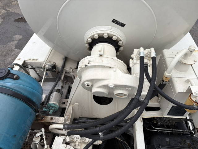 三菱ふそうスーパーグレートミキサー車（コンクリートミキサー）大型（10t）[写真09]