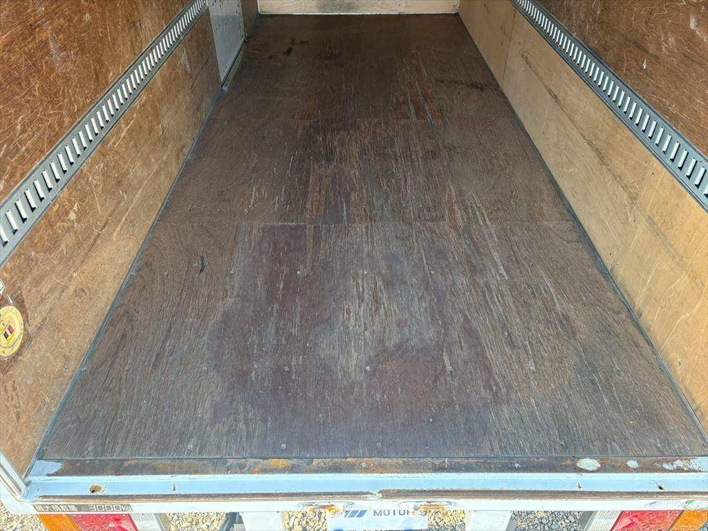 いすゞエルフアルミバン小型（2t・3t）[写真08]