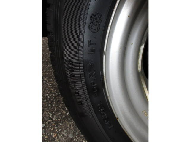 日産バネット平ボディ小型（2t・3t）[写真13]