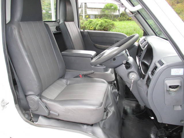 日産バネット平ボディ小型（2t・3t）[写真15]