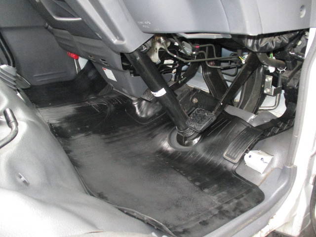 日産バネット平ボディ小型（2t・3t）[写真17]