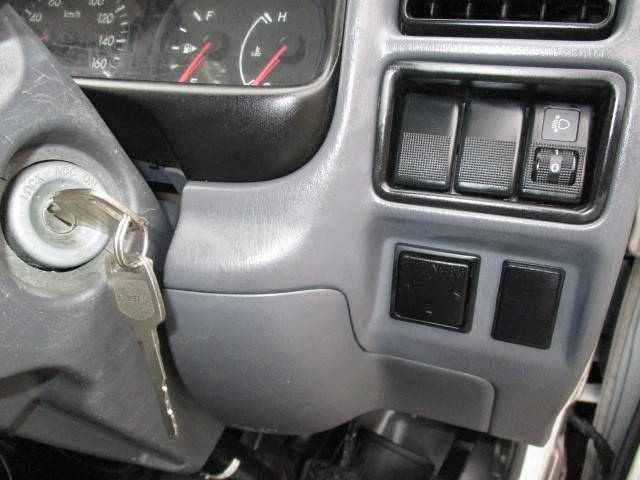 日産バネット平ボディ小型（2t・3t）[写真18]