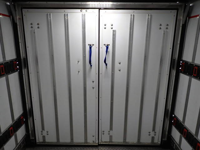 三菱ふそうキャンター冷凍車（冷蔵車）小型（2t・3t）[写真21]