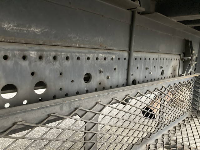 いすゞフォワード平ボディ増トン（6t・8t）[写真21]