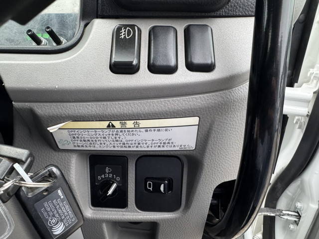 三菱ふそうキャンターダンプ小型（2t・3t）[写真12]