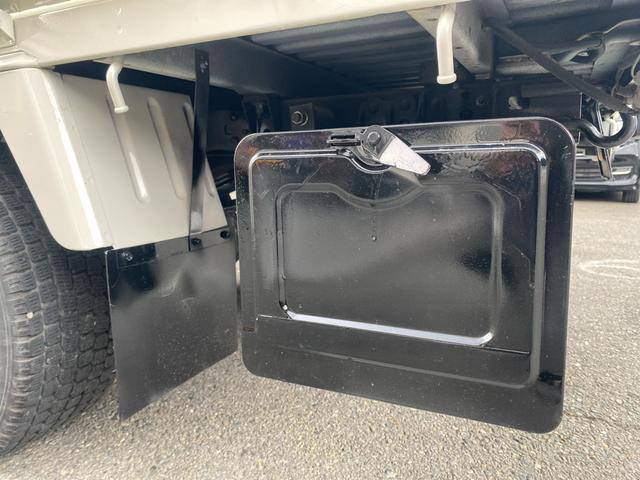 トヨタトヨエース平ボディ小型（2t・3t）[写真13]