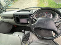 トヨタトヨエース平ボディ小型（2t・3t）[写真17]