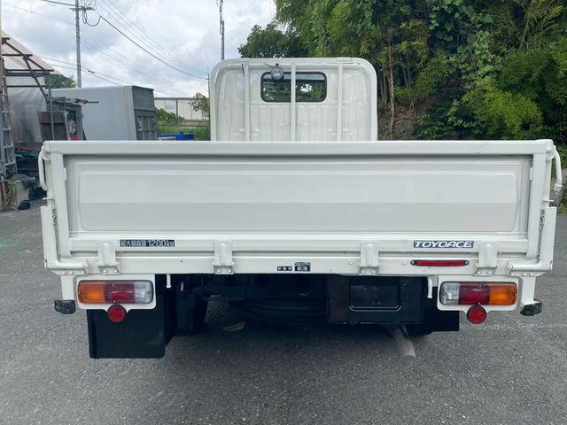 トヨタトヨエース平ボディ小型（2t・3t）[写真07]