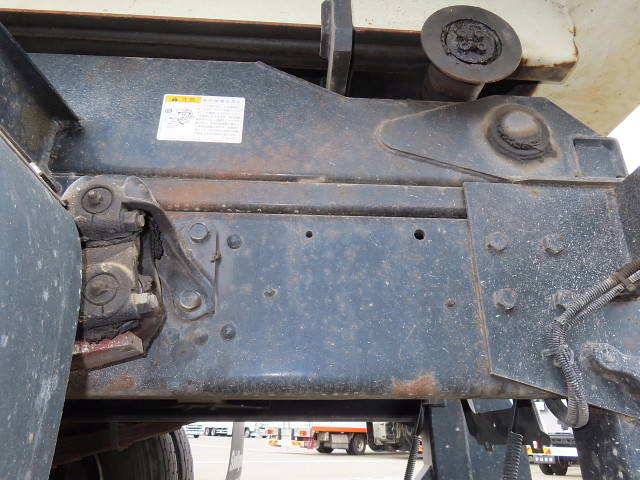 三菱ふそうファイターコンテナ専用車増トン（6t・8t）[写真09]