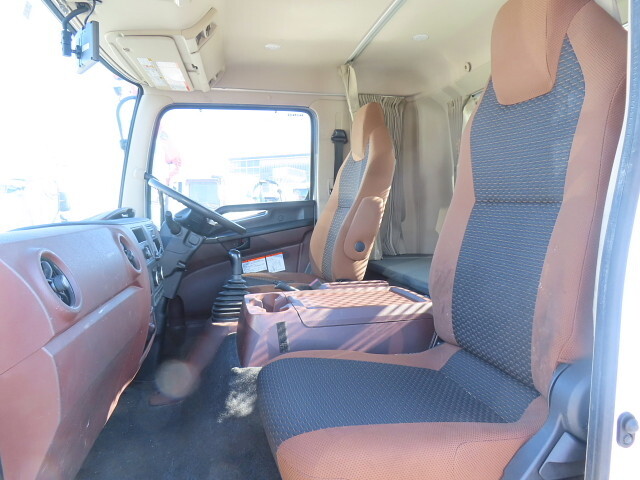 日野レンジャー平ボディ増トン（6t・8t）[写真19]