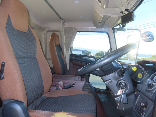 日野レンジャー平ボディ増トン（6t・8t）[写真20]