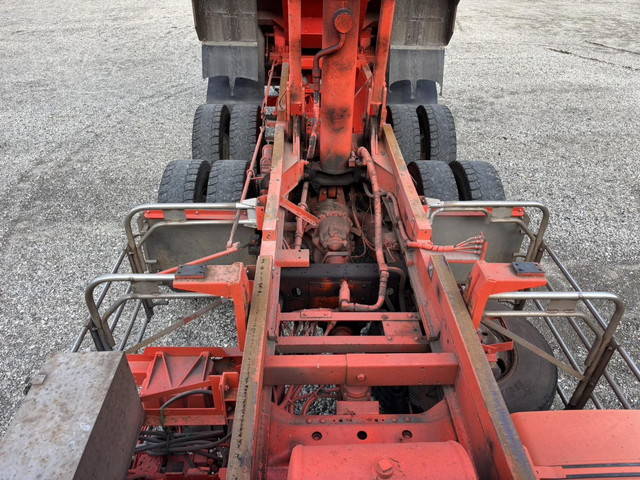 UDトラックスクオン深ダンプ（土砂禁ダンプ）大型（10t）[写真15]