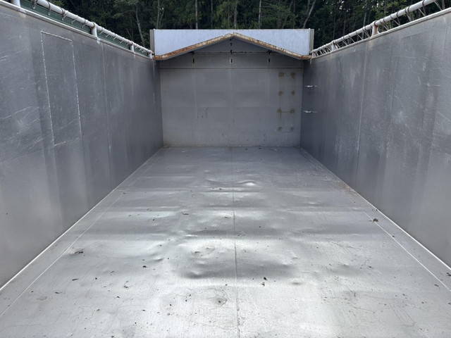 UDトラックスクオン深ダンプ（土砂禁ダンプ）大型（10t）[写真17]