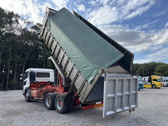 UDトラックスクオン深ダンプ（土砂禁ダンプ）大型（10t）[写真02]