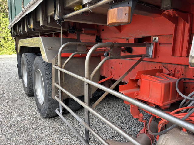 UDトラックスクオン深ダンプ（土砂禁ダンプ）大型（10t）[写真24]