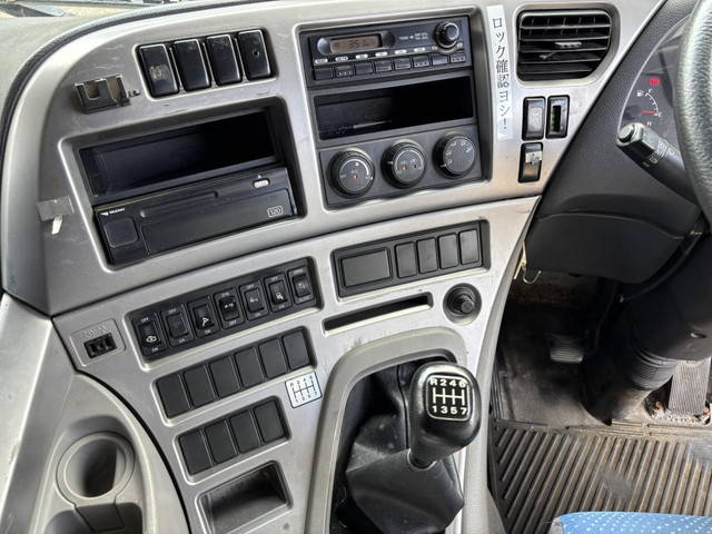 UDトラックスクオン深ダンプ（土砂禁ダンプ）大型（10t）[写真32]