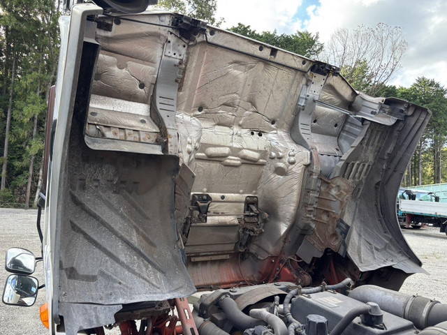 UDトラックスクオン深ダンプ（土砂禁ダンプ）大型（10t）[写真38]