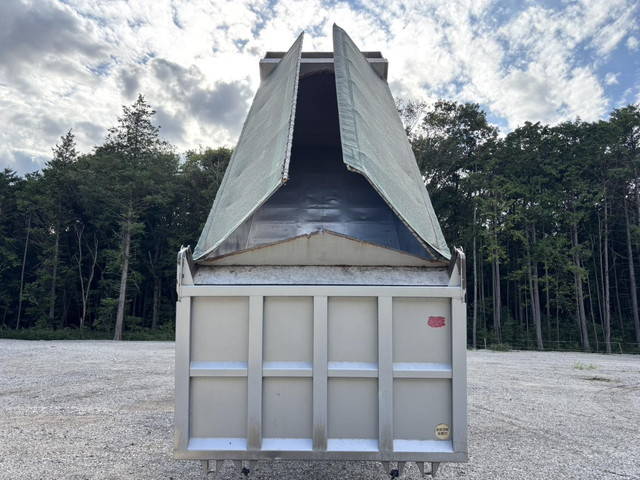 UDトラックスクオン深ダンプ（土砂禁ダンプ）大型（10t）[写真05]