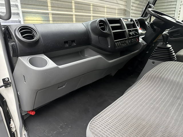 日野デュトロアルミバン小型（2t・3t）[写真15]