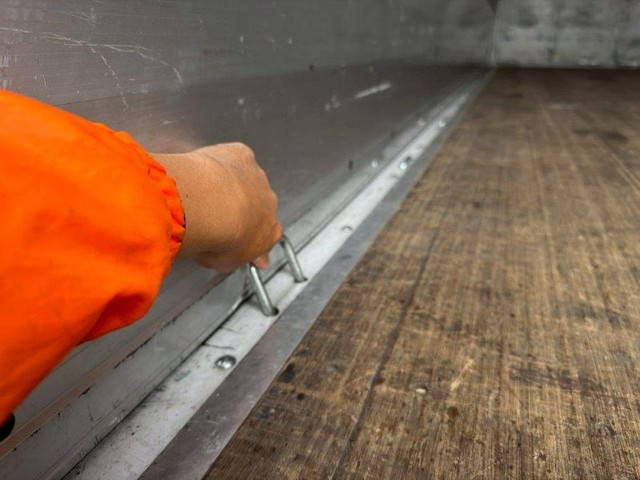 三菱ふそうファイターアルミウイング増トン（6t・8t）[写真10]